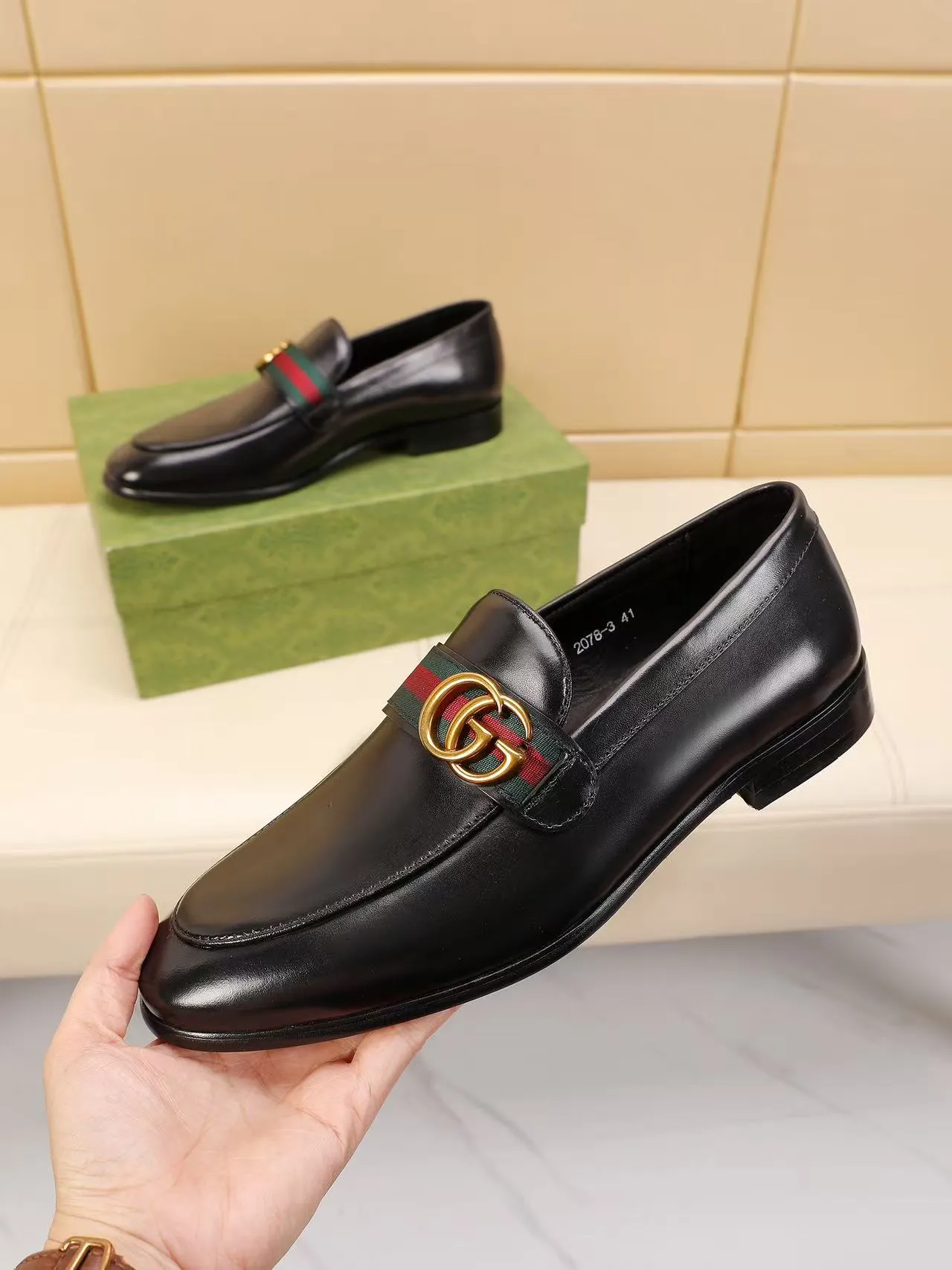 Men's men's shoes 💰440 🆘【GUCCI】Gucci ·🐂里· Hot-selling beanie shoes, top brand luxury, top quality, latest fashion beanie shoes.. The upper is made of original high mercerized smooth cow suede. (Full top-layer water-dyed 🐂 leather and lining). The original stylish and stylish soft rubber wear-resistant and non-slip outsole is light and comfortable on the foot, available in 2 colors! Matching code: 39-45 (38.46. Customized)
